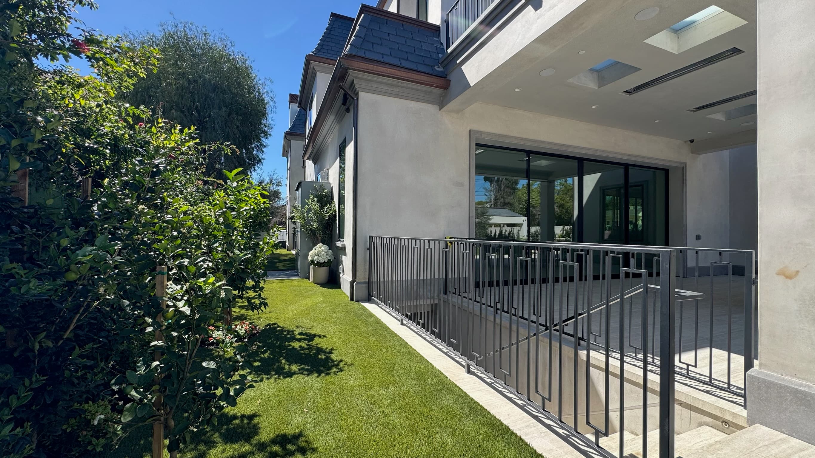 Beverly Hills Camden Dr custom home, on-site photograph 44